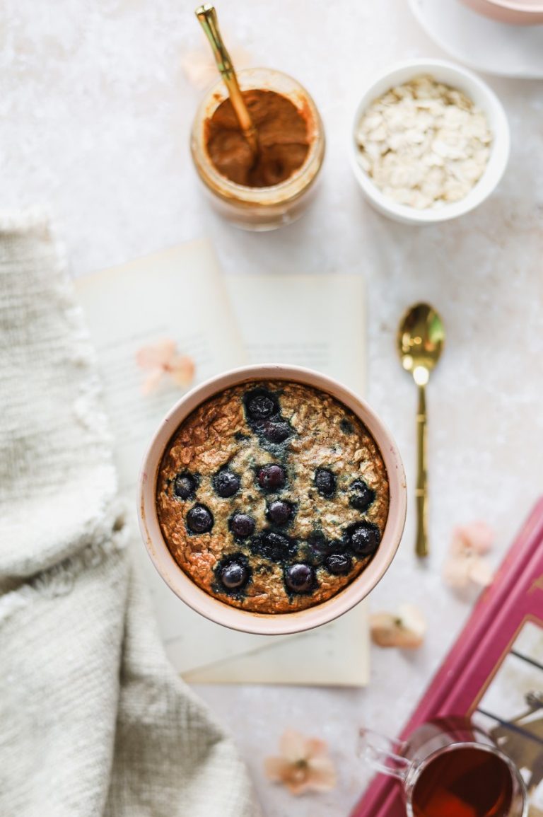 banana and blueberry baked oats
